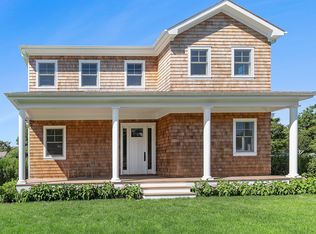 63 Dale St, Southampton, NY 11968
