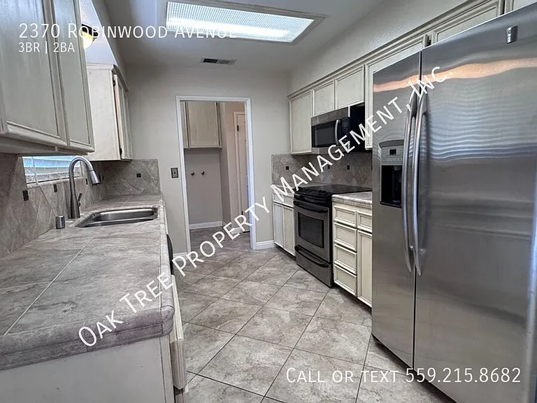 2370 Robinwood Ave — Photo 9