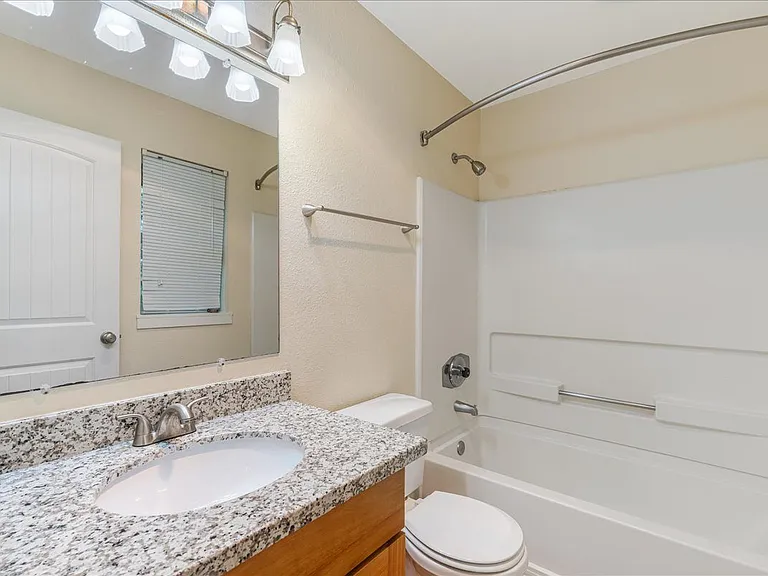 Cascade Woods Apartments — Photo 46
