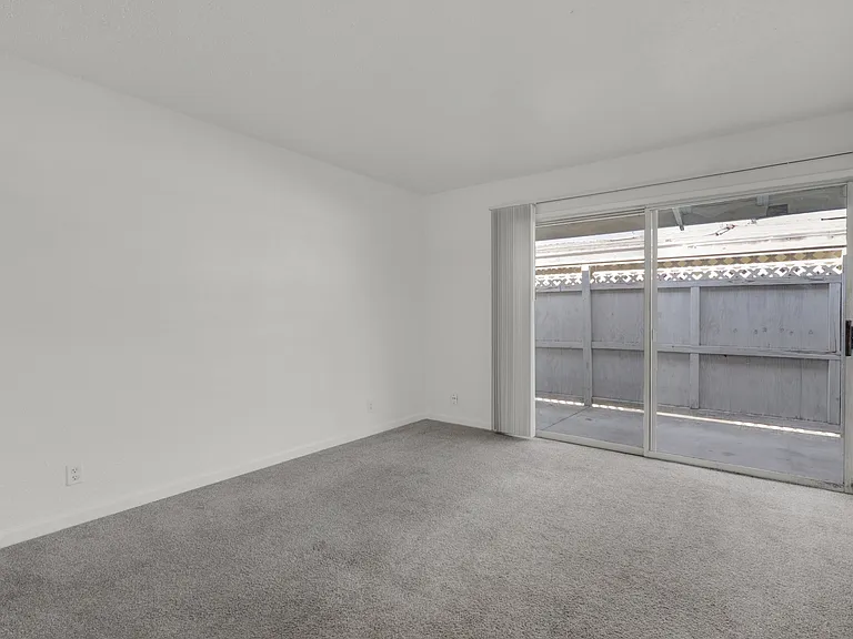 Carmichael Apartments — Photo 12