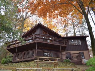 60 S Shore Dr, Lake Ariel, PA 18436