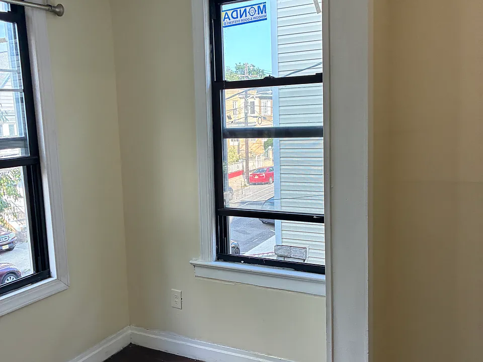 277 Van Nostrand Ave #2