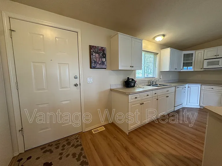 9481 Winchester Rd — Photo 6