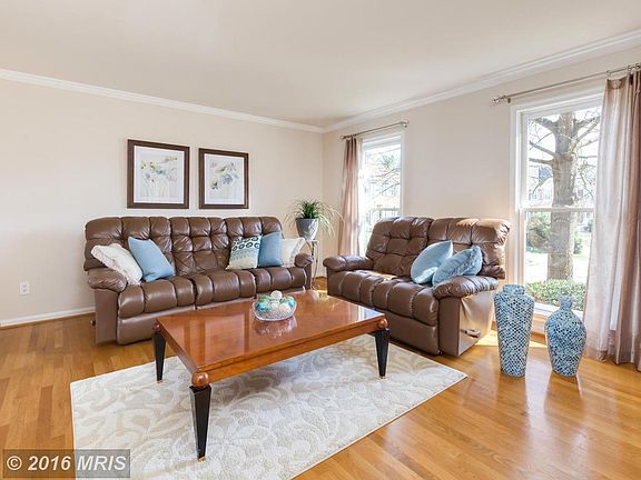 4th image of 2909 Parklawn Ct