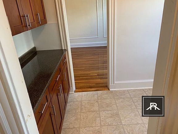3rd image of 72 Chiswick Rd #1