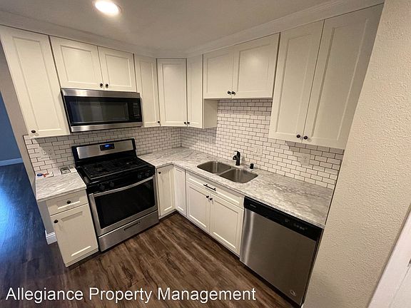 2nd image of 902 21st St Unit 1