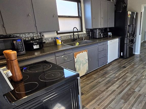 3rd image of 215 N 24th St