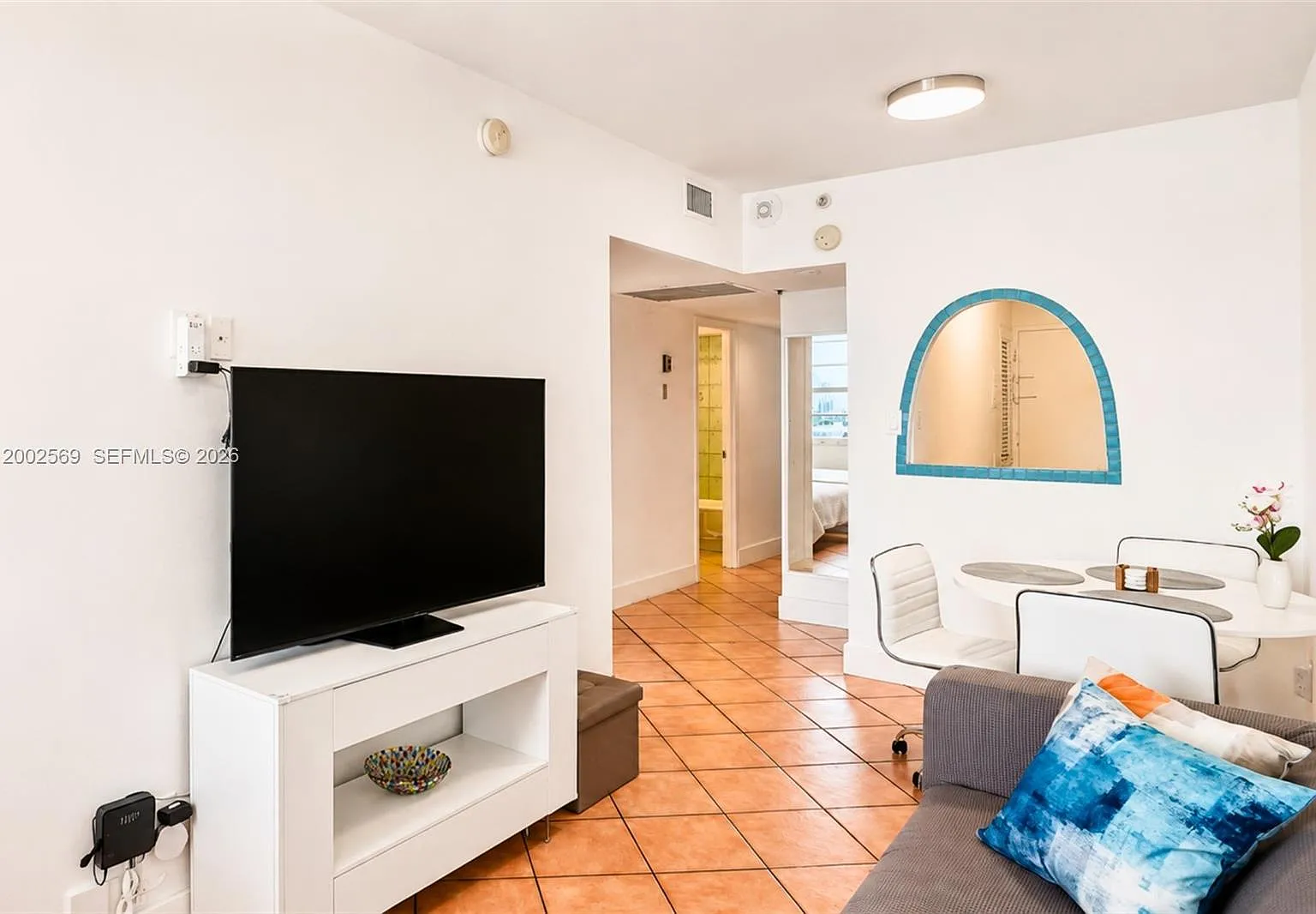 The Decoplage Condo — Photo 3