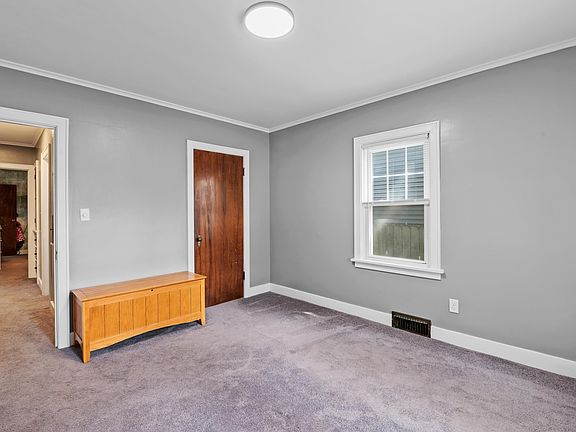5th image of 2727 Pershing Ave
