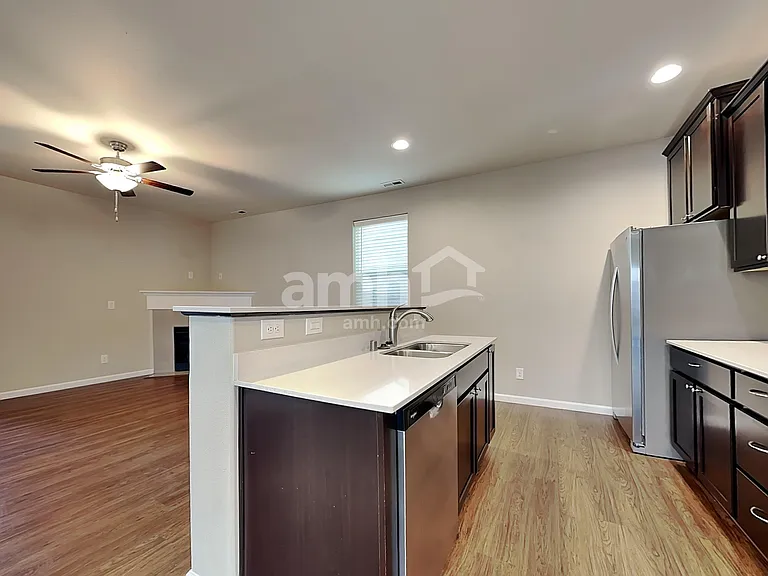 945 Riggs Dr E — Photo 4