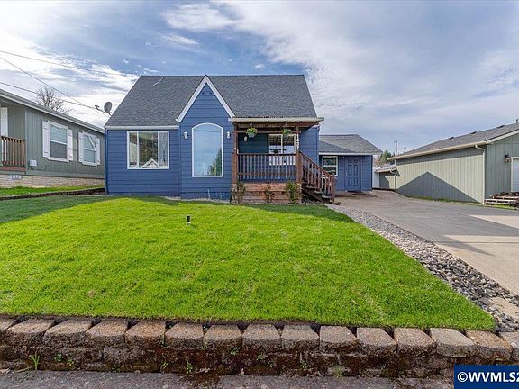 3rd image of 1437 SW 10th St