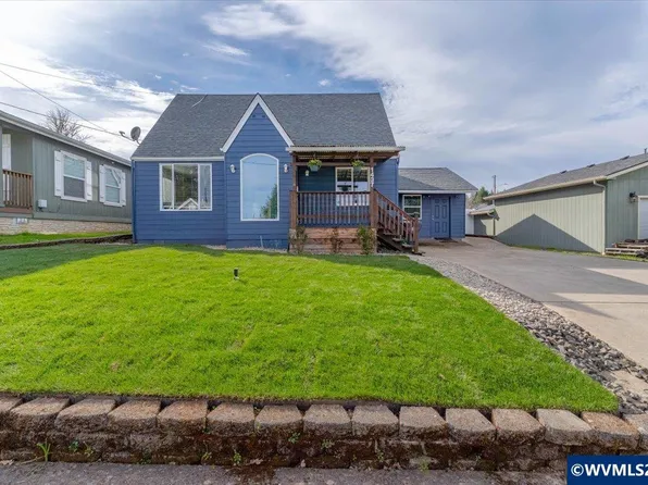 1437 SW 10th St, Dallas, OR 97338