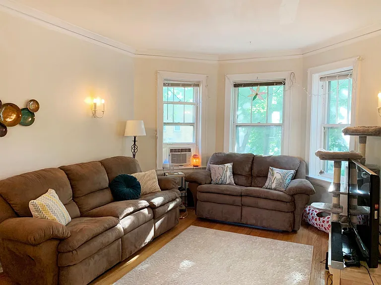3709 N Hoyne Ave #2 — Photo 2