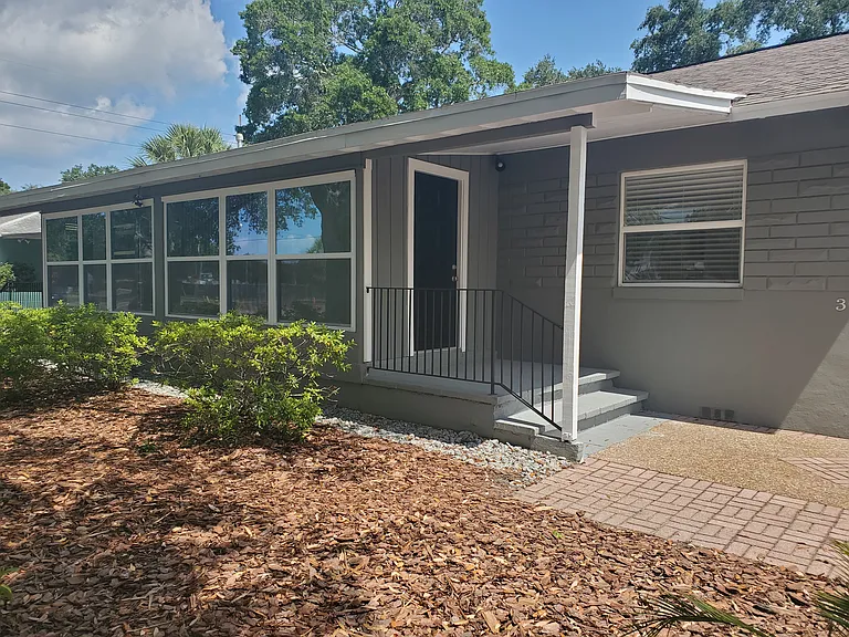 3911 W Morrison Ave — Photo 1