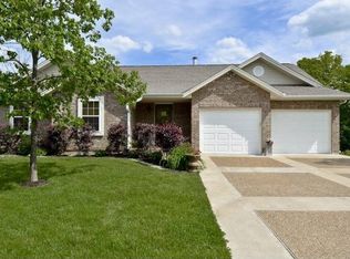 2154 Skyline Dr, Pacific, MO 63069