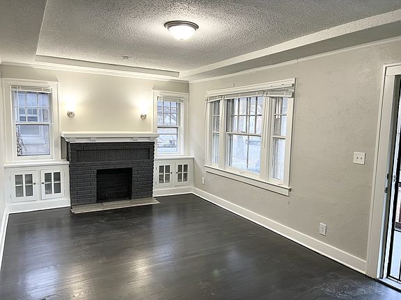 4th image of 2221 E Gregory Blvd