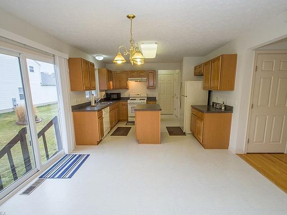 5th image of 560 Cornell Dr