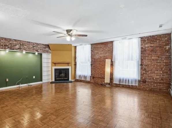 124 College St APT 2, South Hadley, MA 01075
