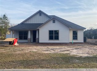 403 Country Walk Cir, Brunswick, GA 31525