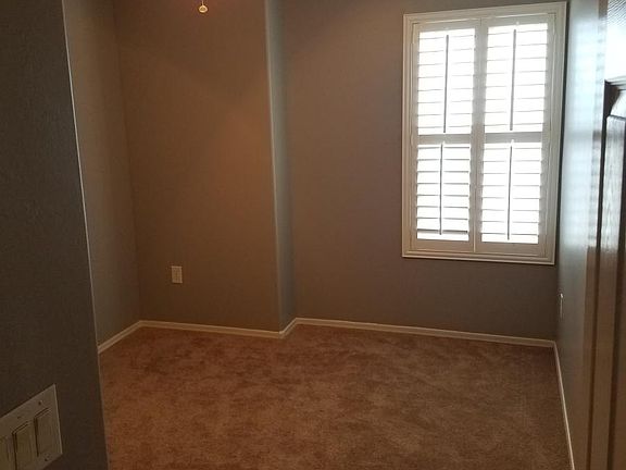 4th image of 35025 N 30th Dr