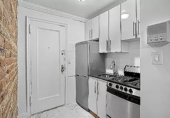 3rd image of 102 W 79th St APT 2F