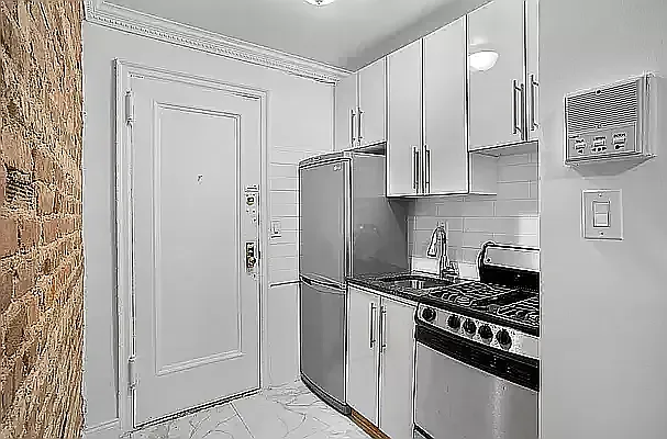 102 W 79th St #2F — Photo 3