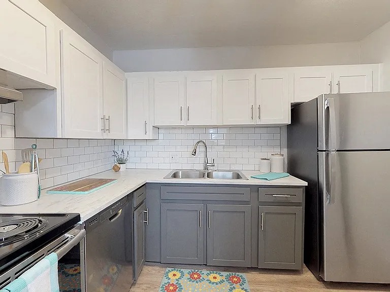 Acoma Square — Photo 16