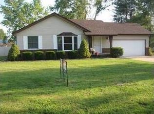 505 Canary Ln, Carterville, IL 62918