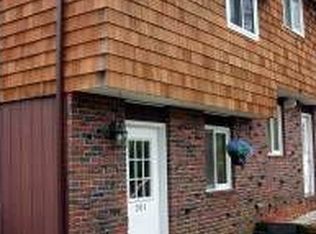 528 East Ave APT 201, Lewiston, ME 04240