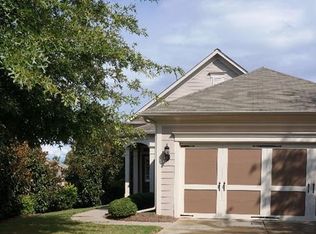 6389 Rockpoint Ln, Hoschton, GA 30548