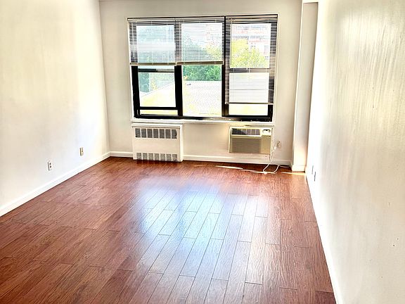 5th image of 48 Davis Ave #2L