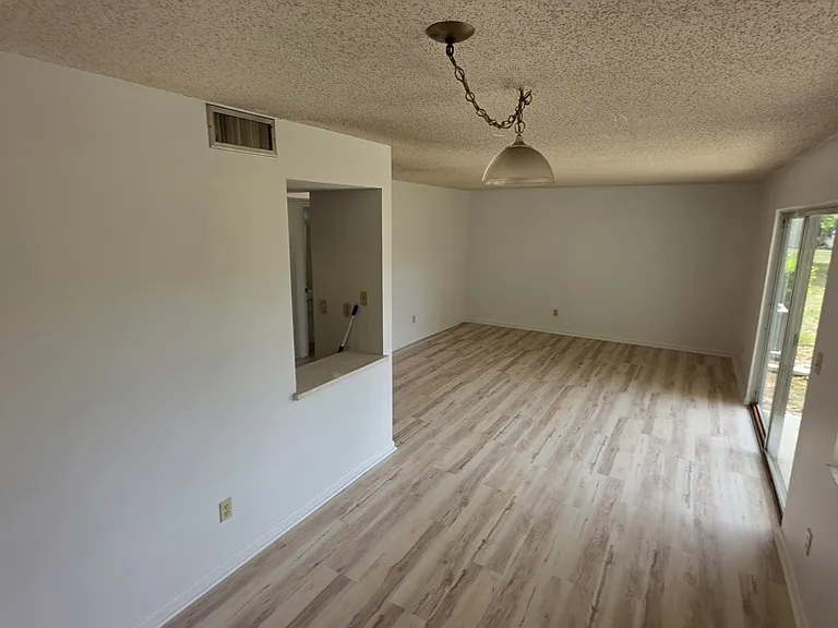 593 Fairways Cir — Photo 3