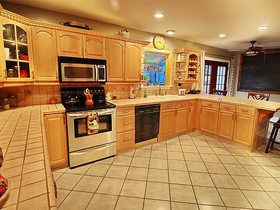 4th image of 33 Valentine Ave