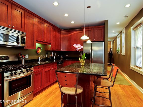 3rd image of 2052 W Farragut Ave APT 2