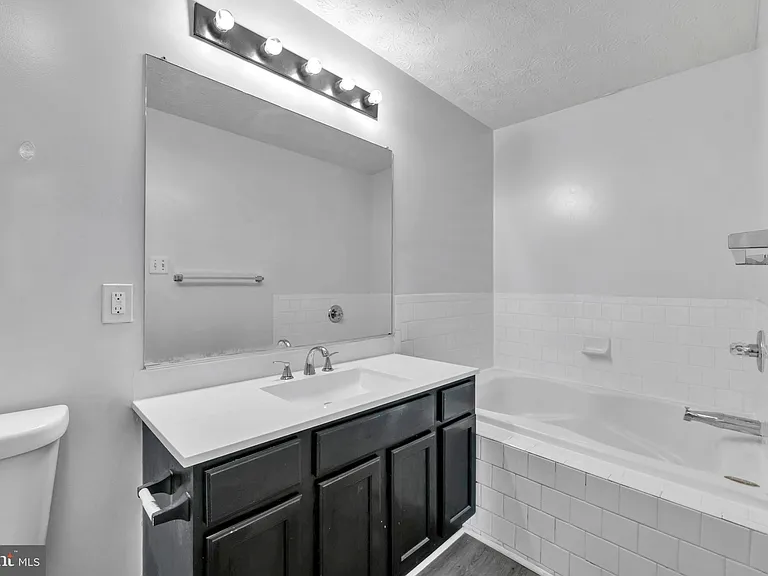 2406 Lemontree Ln — Photo 22