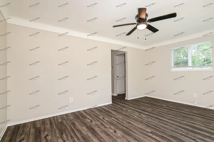 3 bed, 1.0 bath, 936 sqft, $1,380 — Photo 4