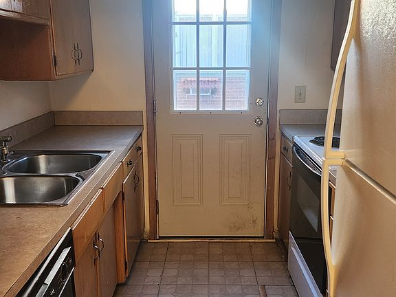 4th image of 2333 S 14th St APT 2