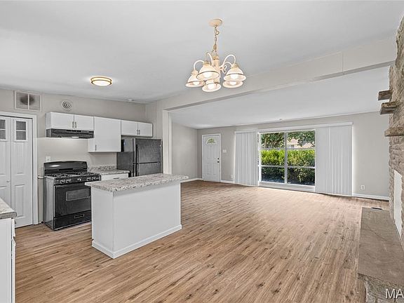 2nd image of 1251 Cove Ln