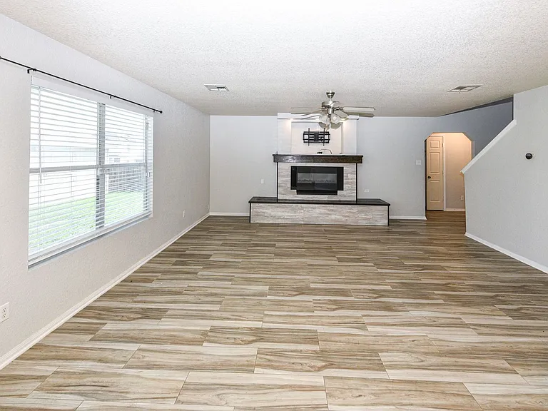 2305 Riley Dr — Photo 7