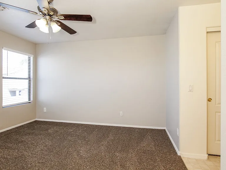1110 N Steele — Photo 12