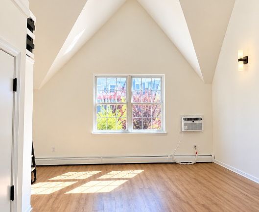 3rd image of 21 Renaissance Ct Floor 2