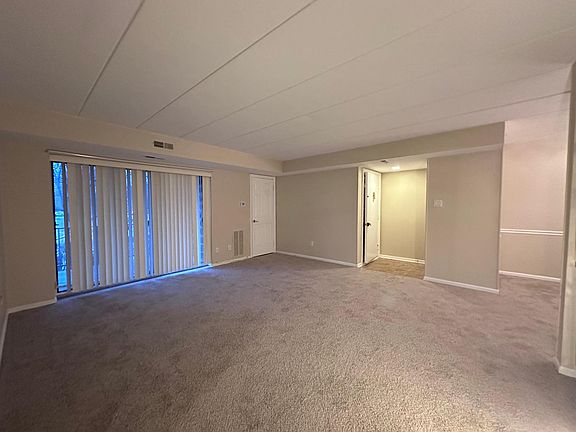 2nd image of 7 Sunbury Ct