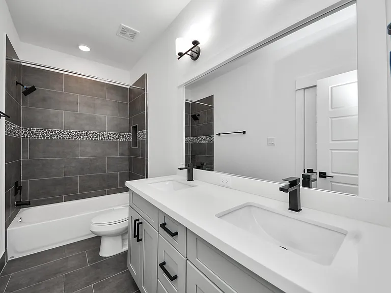 318 Neyland St — Photo 10