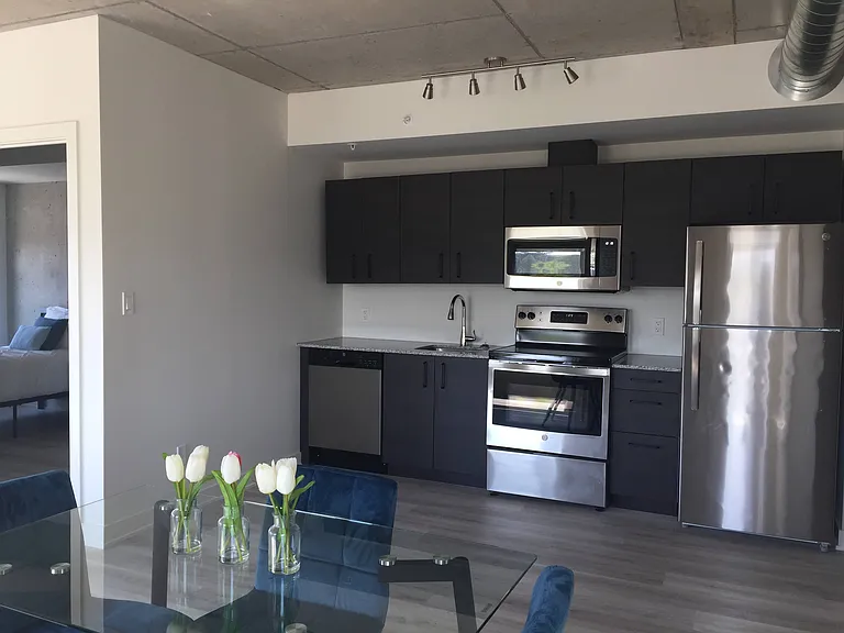 350 Montgomery St — Photo 6