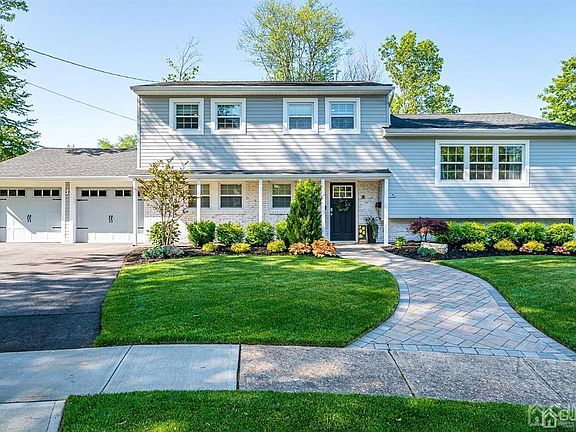 3rd image of 12 Revere Ct