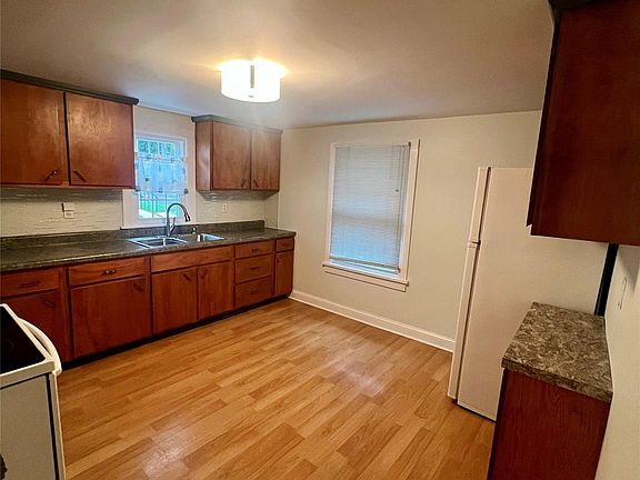 3rd image of 154 Lucas Avenue