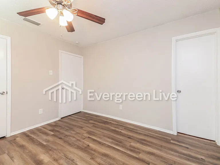 821 Quebec Dr — Photo 12