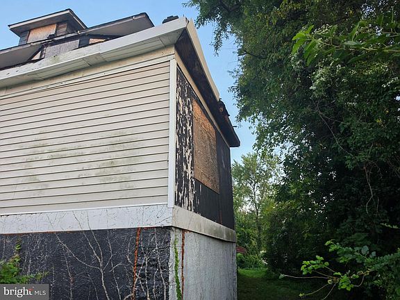 4th image of 3305 Elgin Ave