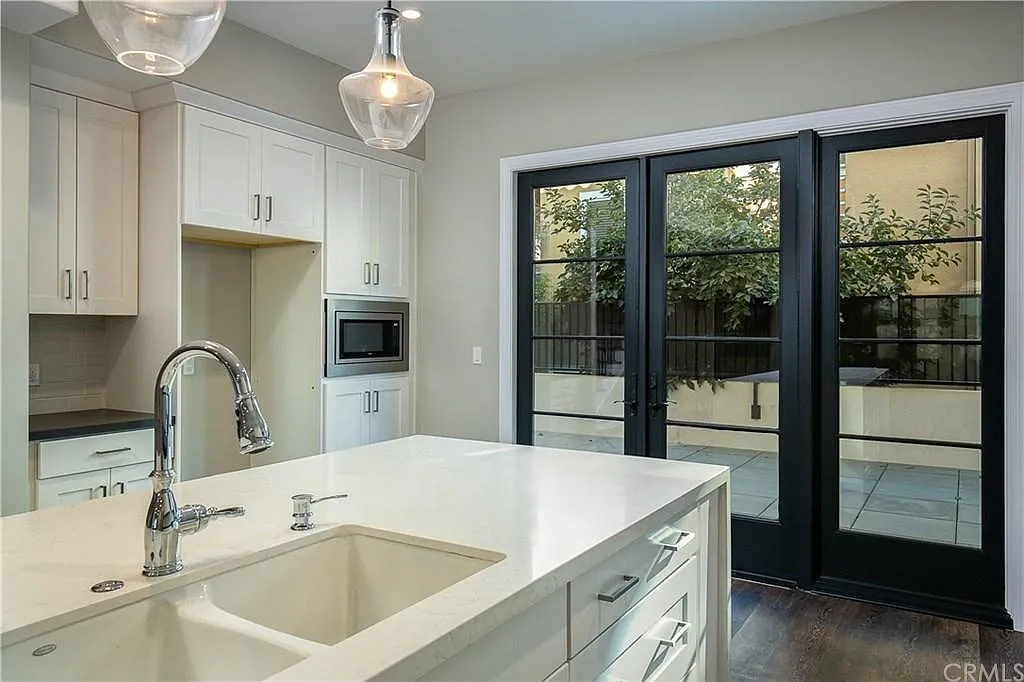 623 Fairview Ave — Photo 1