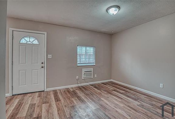4th image of 2735 Joyce Ave #C